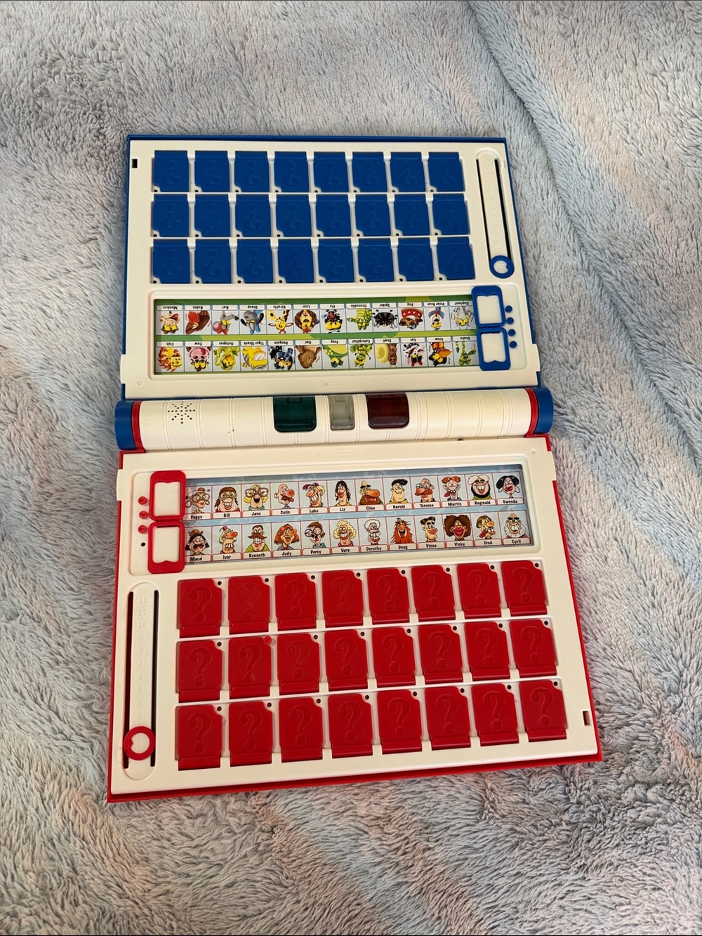 Electronic Guess Who? Extra Game - Red & White - Picture 4 of 7